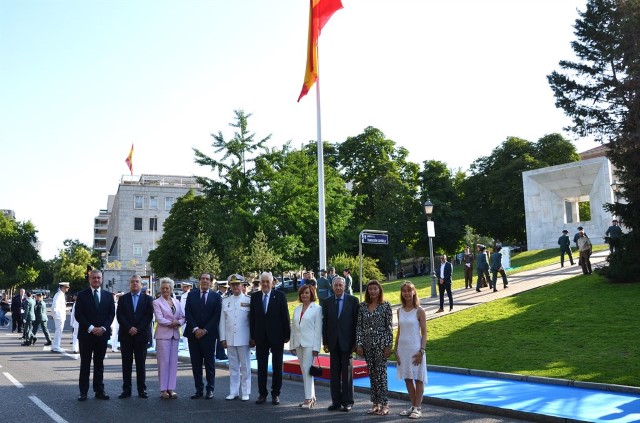 Izado solemne de la bandera de España con motivo del 46º aniversario del Tribunal Constitucional